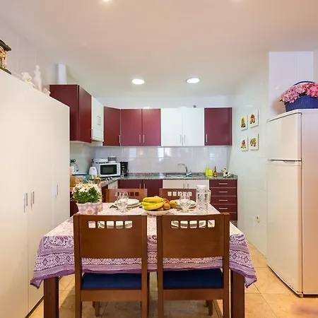 爱你精品公寓 *